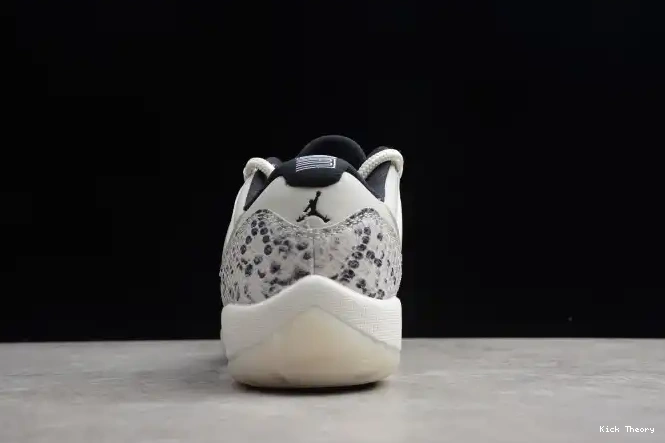 Kick Theory Light Low Bone Air 11 Jordan SE CD6846-002 Snake 0619